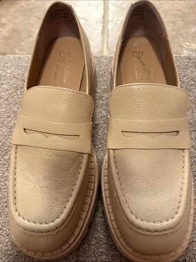 Seychelles Beige Pebbled Leather Penny Loafers